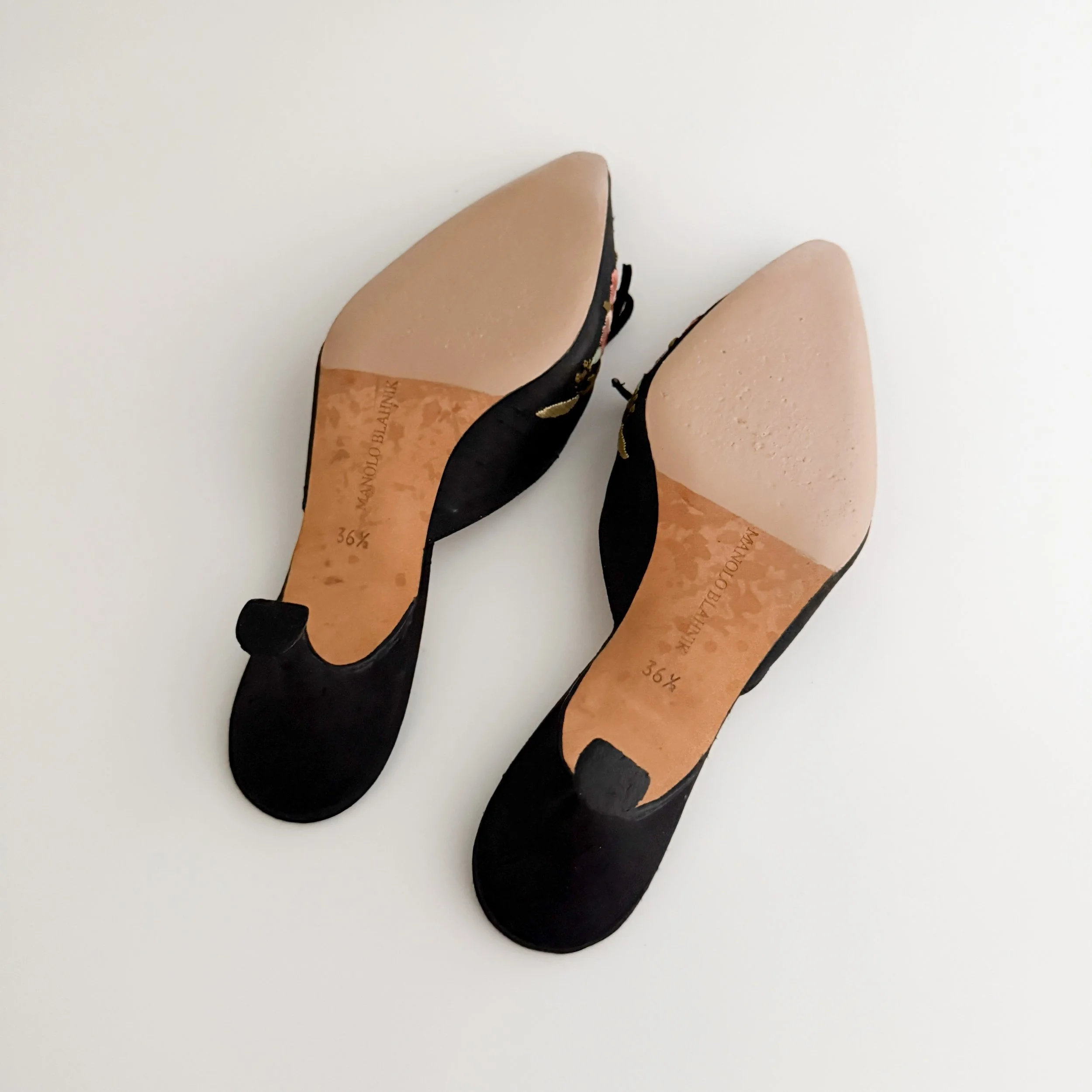 Manolo Blahnik (36.5) ヒール Manolo Blahnik Black Leather Ankle Strap Heels (IT 36.5